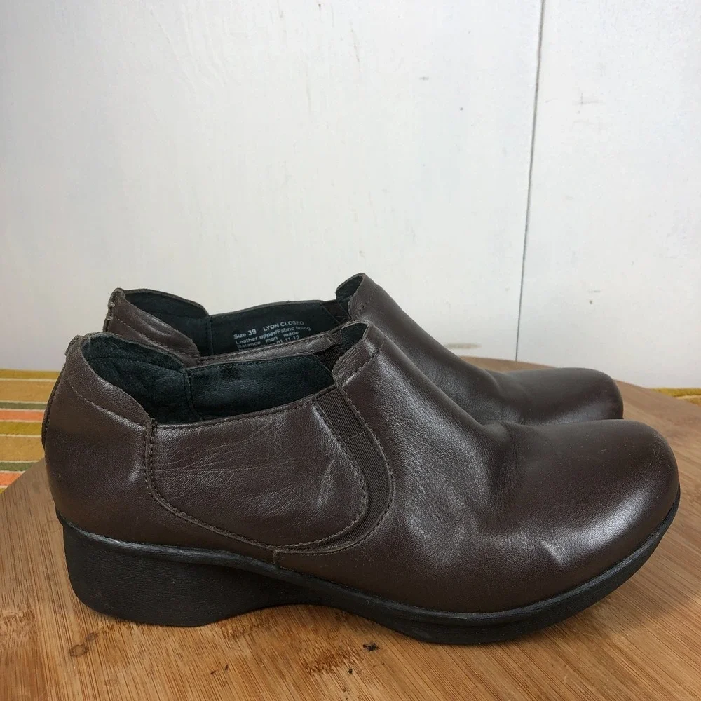 Dansko lynn Womens size 39 shoes brown leather slip on wedge comfort clogs